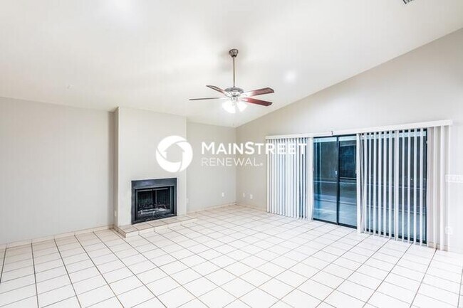 Foto del edificio - 3 Bedroom Pet-Friendly Home in SARASOTA, FL with Main Street Renewal