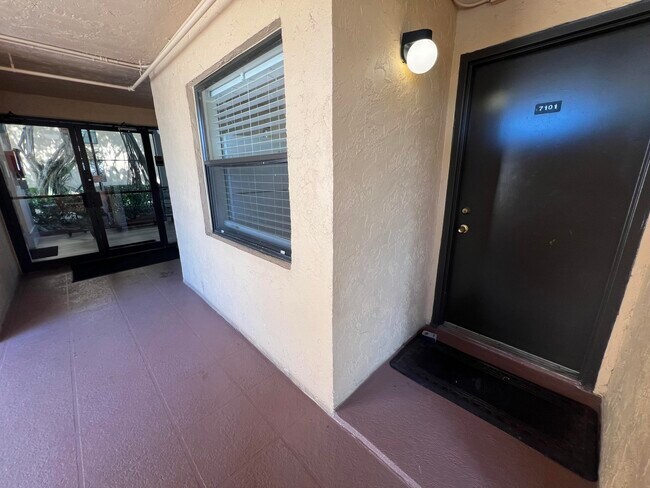 Building Photo - 600 Egret Cir