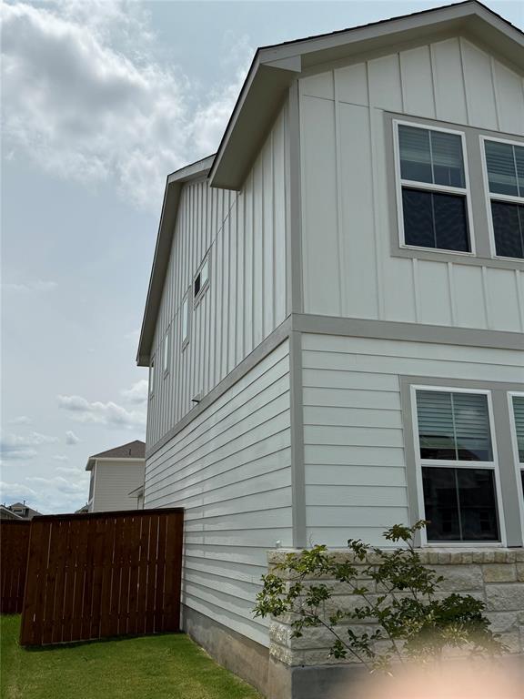 Building Photo - 2406 Amara Levi Ln