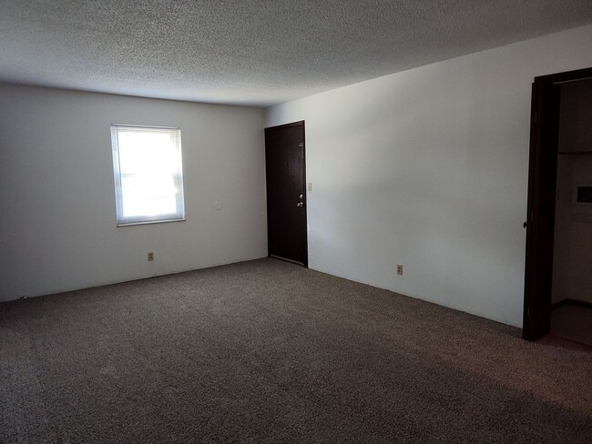 Building Photo - 522 Boxwood Dr
