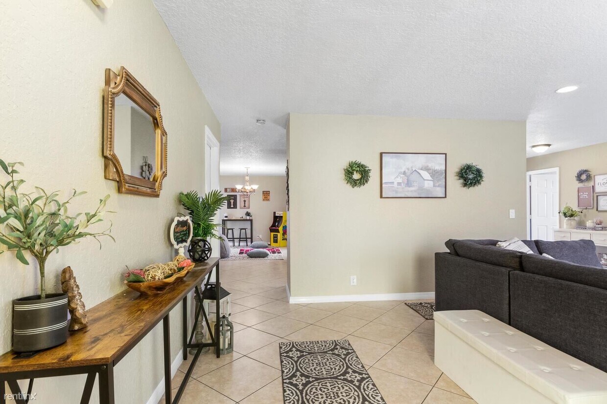 Foto principal - 3 br, 2 bath House - 3711 NW 108th Dr