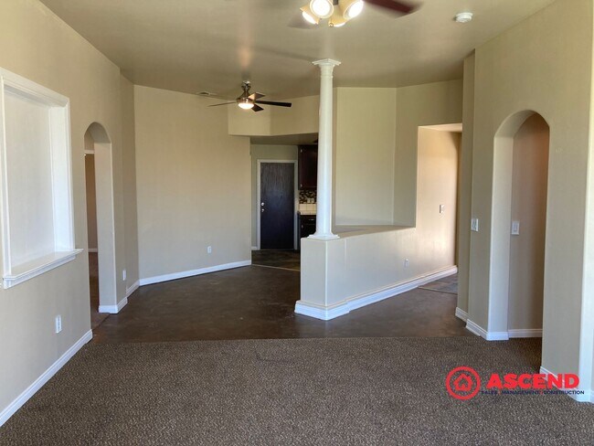 Building Photo - Charming 3-Bedroom Home!