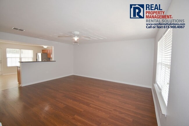 Building Photo - Wonderful 2BR/2.5BA townhome less than 1 mile to I-24!