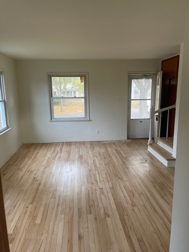 Building Photo - 231 S 74th St