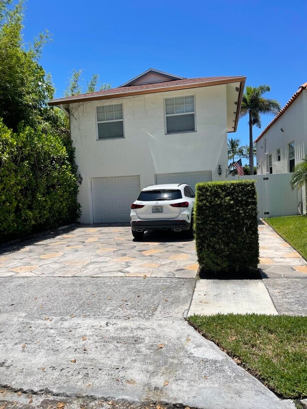 Primary Photo - 310 Almeria Rd