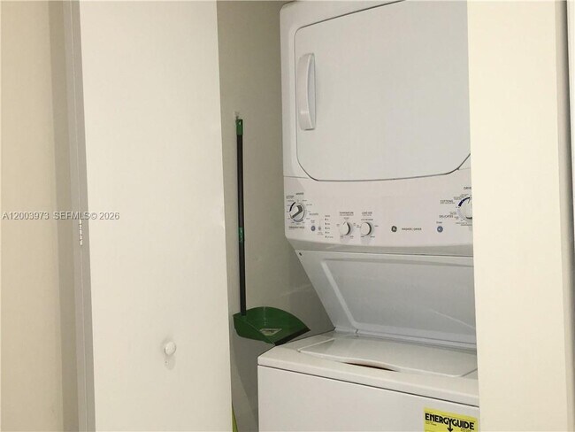 Foto del edificio - 6416 NW 104th Path