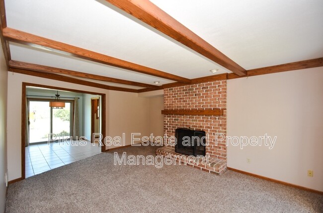 Foto del edificio - 8214 Bricker Rd NW