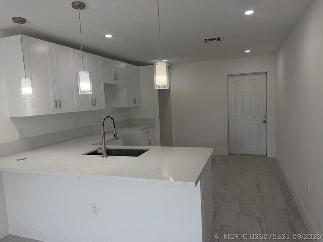Building Photo - 4880 Alberta Ave