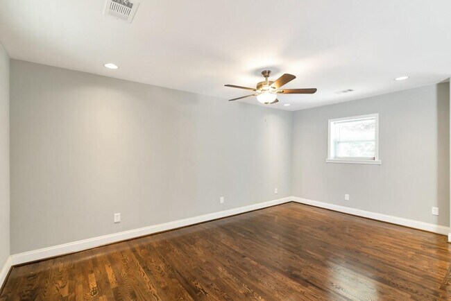 Foto del edificio - 2647 Flagstone Dr SE