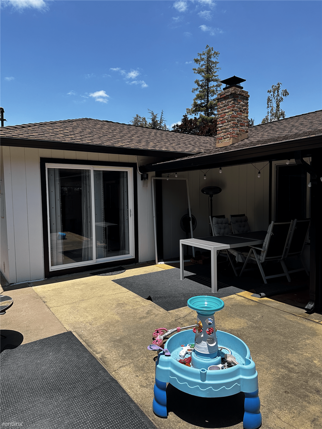 Foto del edificio - 4 br, 2.5 bath House - 1880 Granger Avenue
