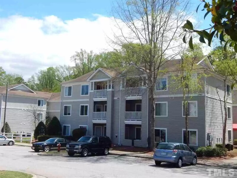 Primary Photo - 1440 Collegiate Cir