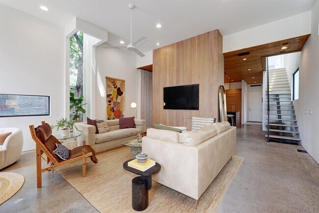 Foto del edificio - 2412 E 9th St
