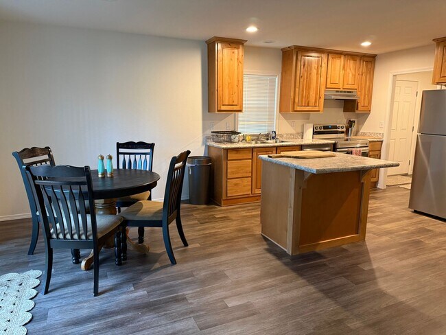 Foto del edificio - Brand new home, short or mid term rental, furnished or unfurnished!