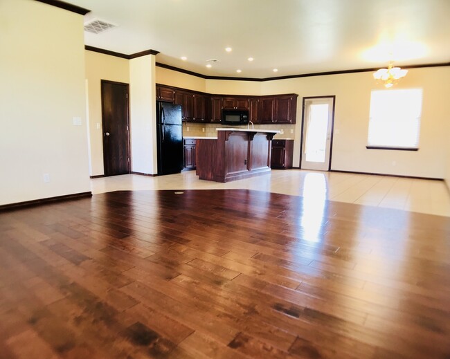 Foto del edificio - Beautiful 3BD 2BA Located in SW OKC, Wind ...