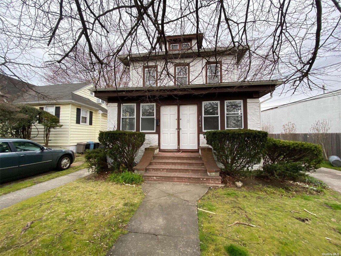 Primary Photo - 2366 Parkview Pl