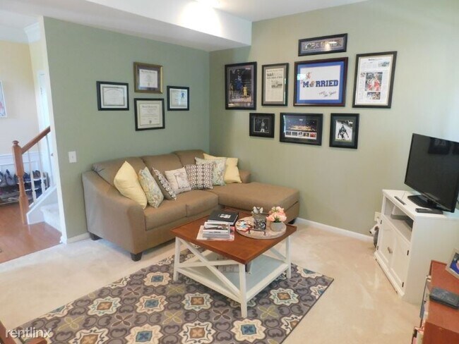 Building Photo - 3 br, 2.5 bath Townhome - 1911 Cavalier Ln