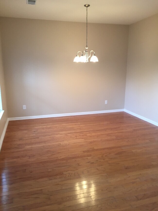 Foto del edificio - 1521 Ashley Garden Blvd
