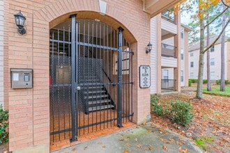 Building Photo - 8051 Bay Branch Dr