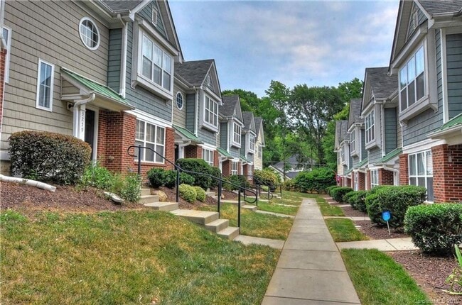 Building Photo - Charming 2BR Townhome in Charlotte