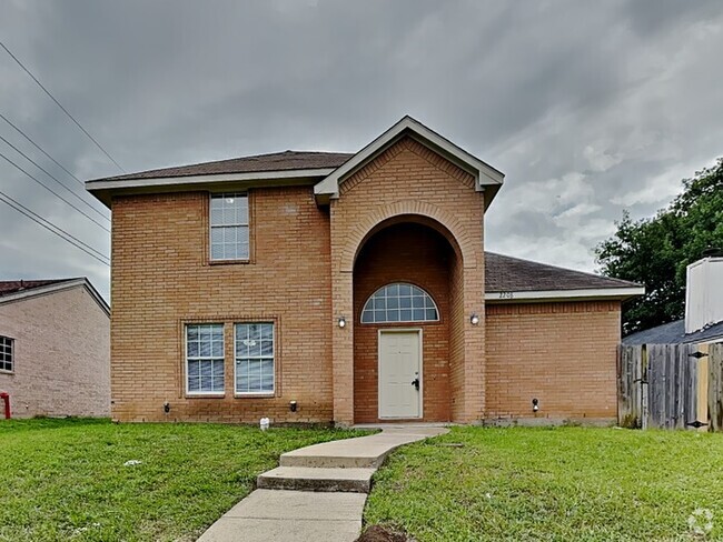 Building Photo - 2208 Rodney Ln