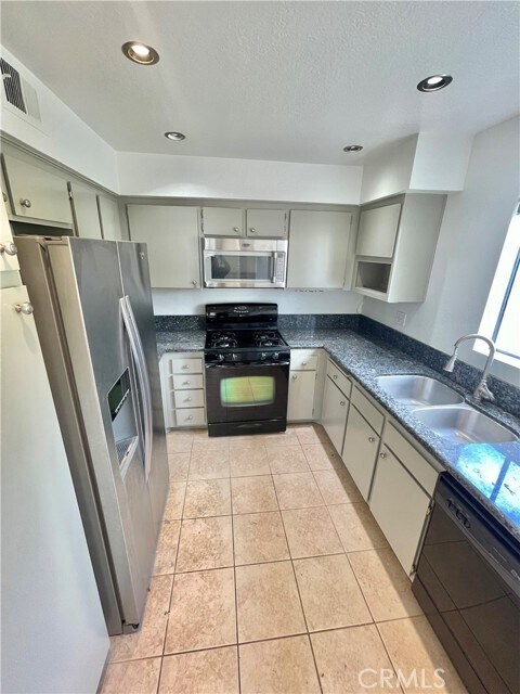 Foto del edificio - 458 Golden Springs Dr