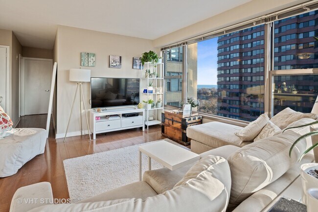 Building Photo - 2970 N Lake Shore Dr