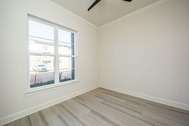 Foto del edificio - COMIN SOON! Luxury 3 bedroom, 3.5 Bath, 2 ...
