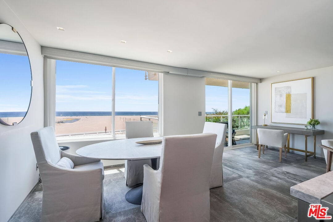 Foto principal - 723 Palisades Beach Rd