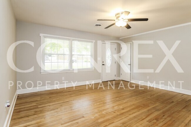 Building Photo - Grand Home in Spartanburg, Available Now!