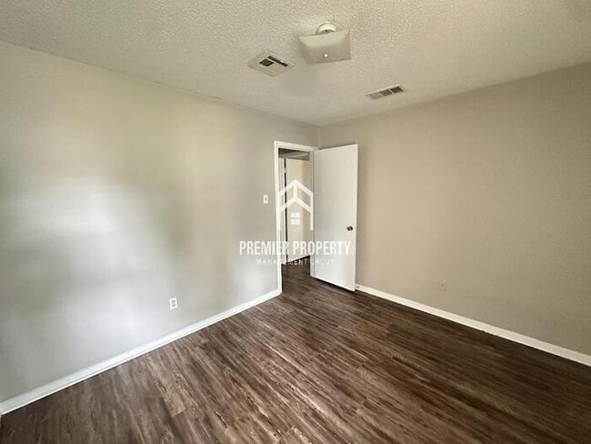 Building Photo - 5740 Ballenmoor Dr