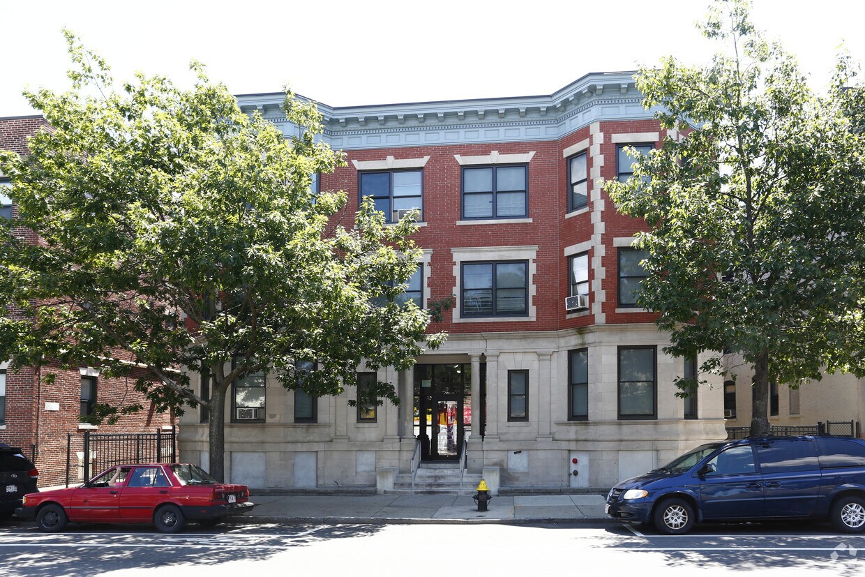 Building Photo - 217-219 Columbia Rd