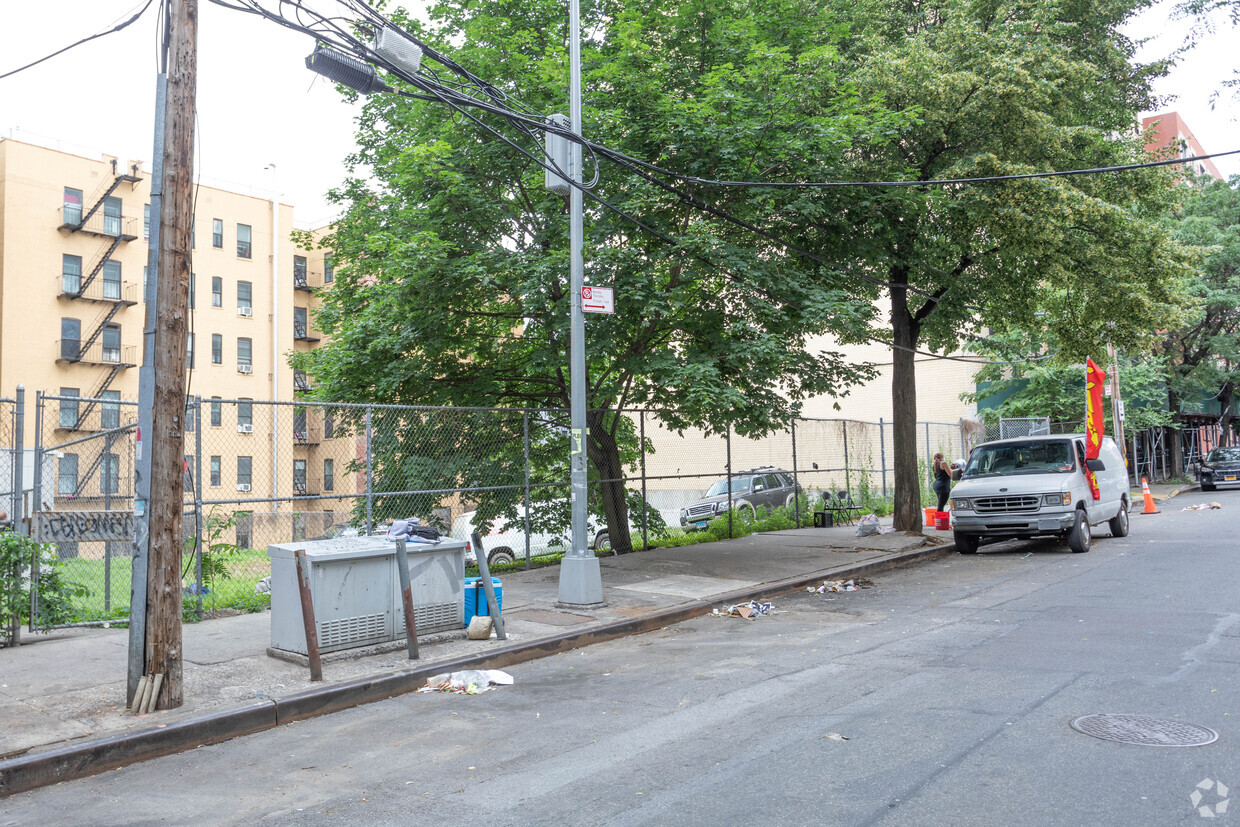 Foto del edificio - Mount Hope Walton Apartments