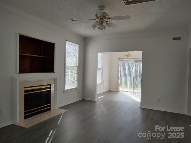 Foto del edificio - 7428 Chital Rd