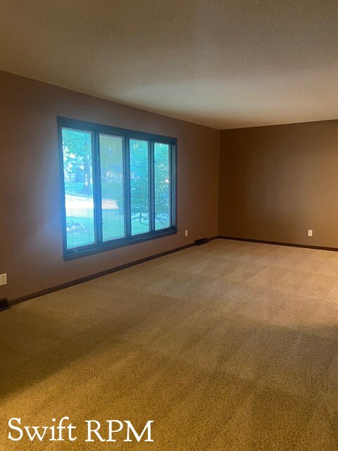 Building Photo - 1110 S Avalon Ln