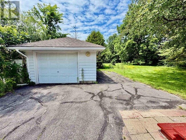 Building Photo - 1107 Falaise Rd