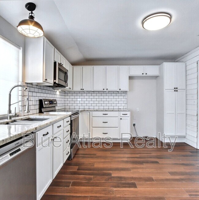 Building Photo - 1313 Monaco Dr