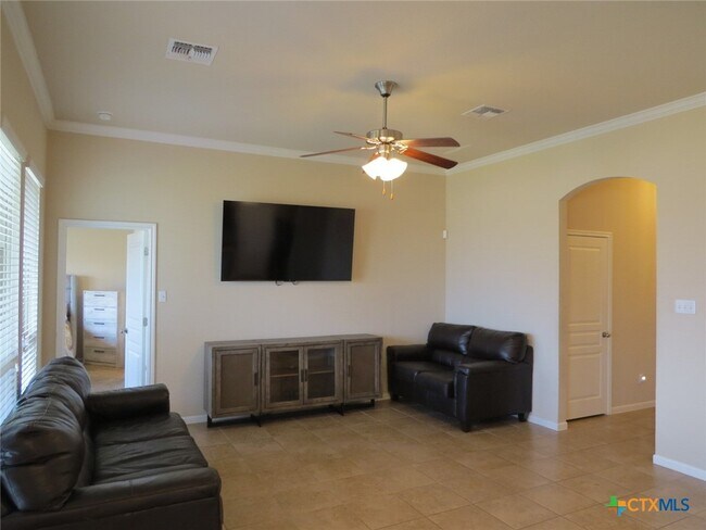 Foto del edificio - 5623 Blackstone Dr