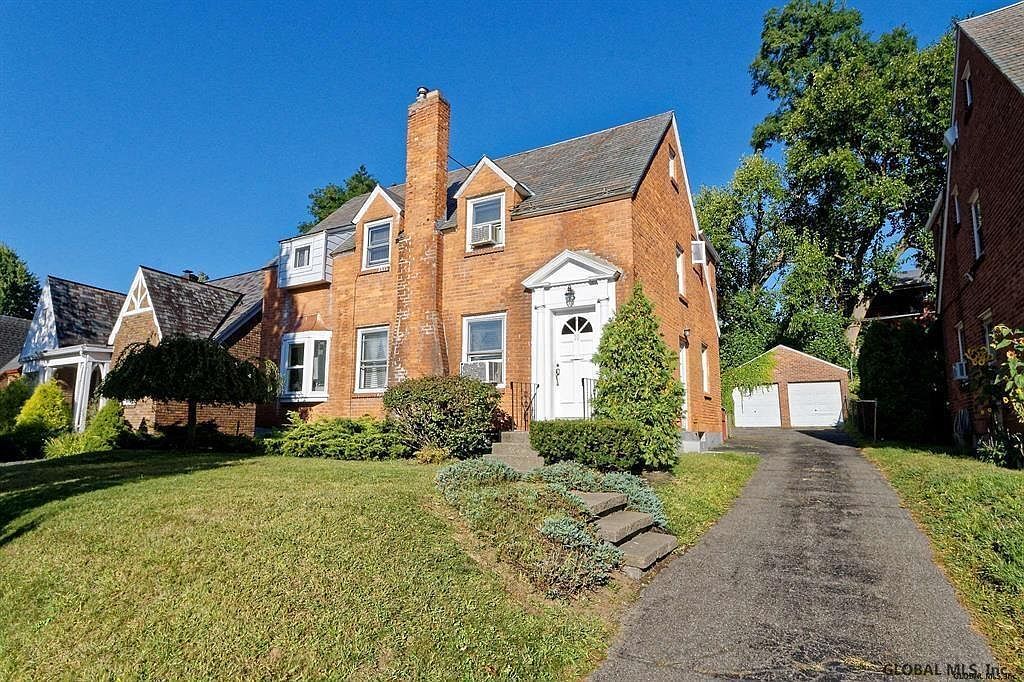 Primary Photo - 10 Danker Ave