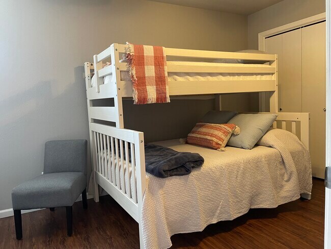 Dormitorio 2 - 2300 Oakwood Ave