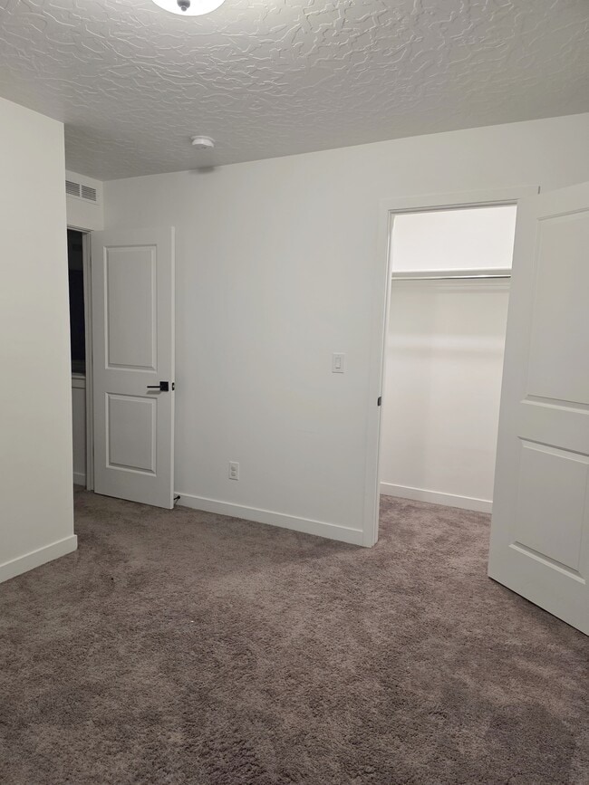 Building Photo - 103 E Brushy Canyon St