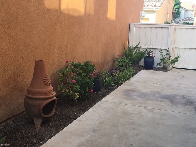 Building Photo - 3 br, 2.5 bath House - 53 Avanzare