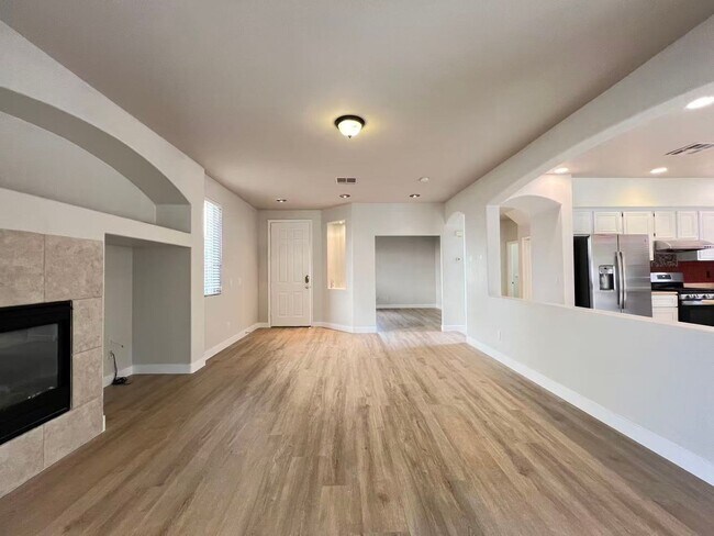 Foto del edificio - Beautiful and well-maintained two-story home in summerlin