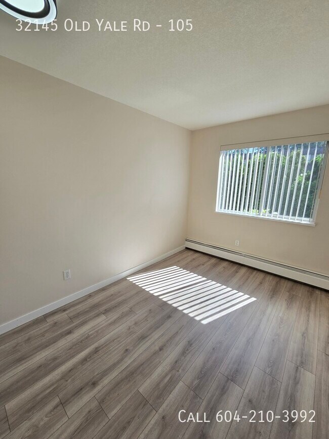 Building Photo - Newly Updated 55+ Unit in Central Abbotsford