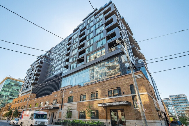 Building Photo - 505 Richmond St W