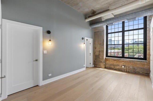 Building Photo - 2 bedroom in Chicago IL 60607