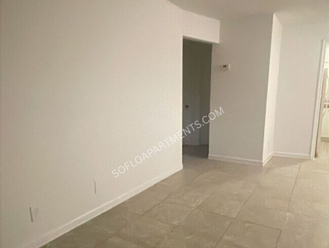 Building Photo - 3600 Riverside Dr