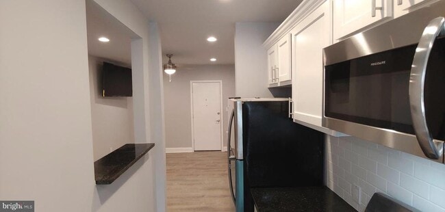 Building Photo - 401 Montgomery St