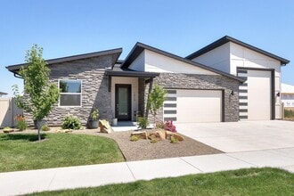 Building Photo - 1418 W Caravan St