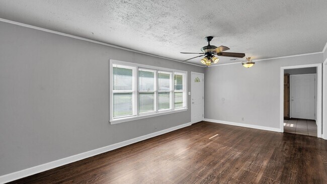 Building Photo - 2 Bed 1 Bath Rental Home - Tulsa