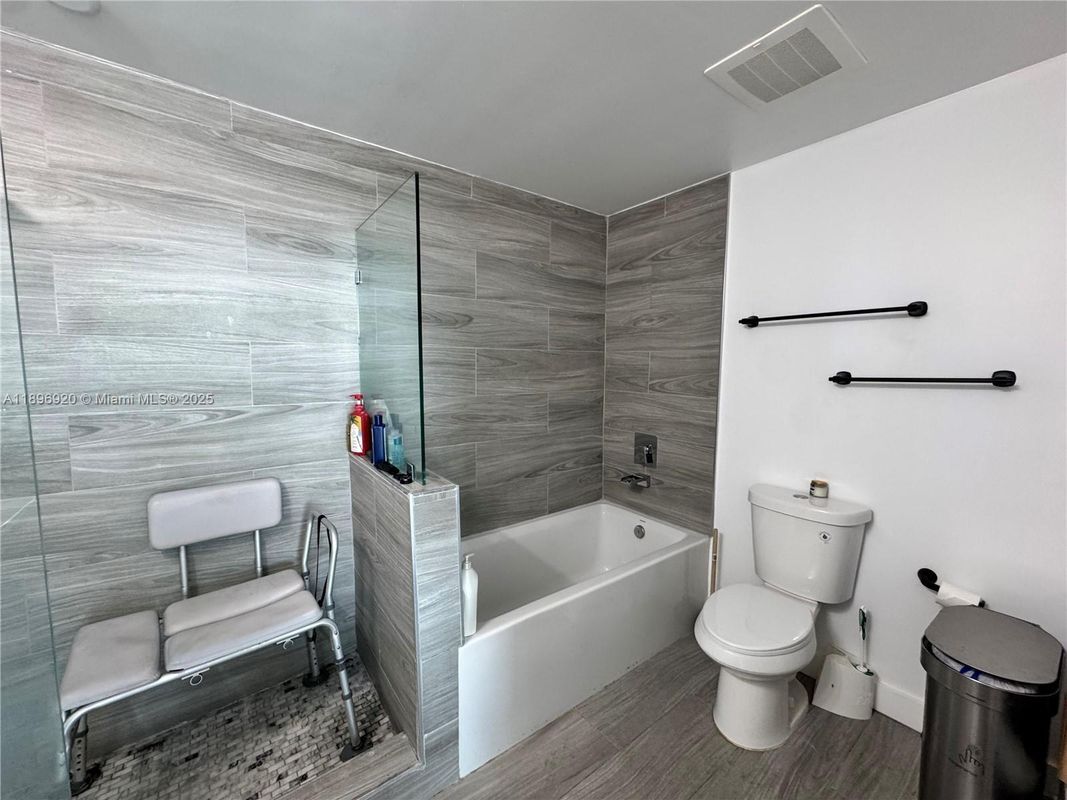 Building Photo - 6580 Indian Creek Dr